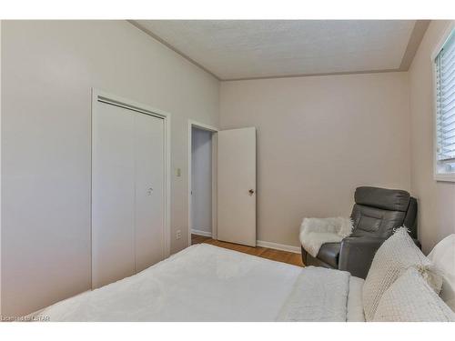 692 Alanbrook Street, London, ON - Indoor Photo Showing Bedroom