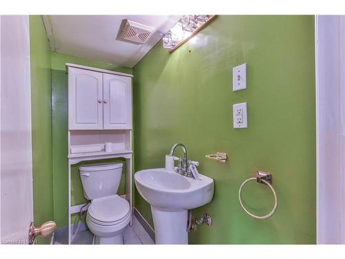 692 Alanbrook Street, London, ON - Indoor Photo Showing Bathroom