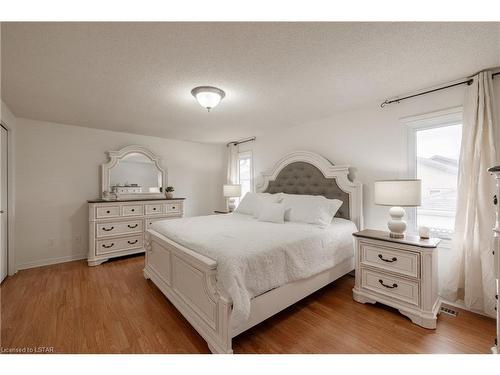 8 Portsmouth Road, London, ON - Indoor Photo Showing Bedroom