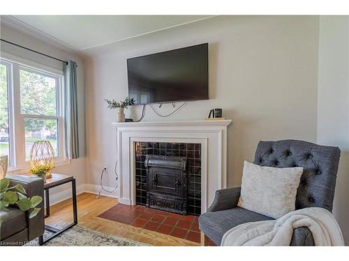937 Willow Drive, London, ON - Indoor Photo Showing Living Room With Fireplace