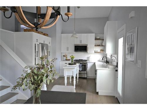 44 Elizabeth Crescent, Belleville, ON - Indoor Photo Showing Kitchen