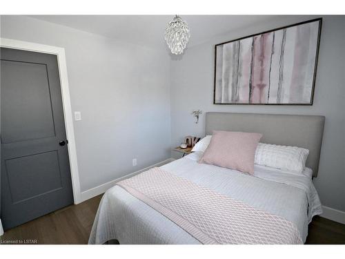 44 Elizabeth Crescent, Belleville, ON - Indoor Photo Showing Bedroom