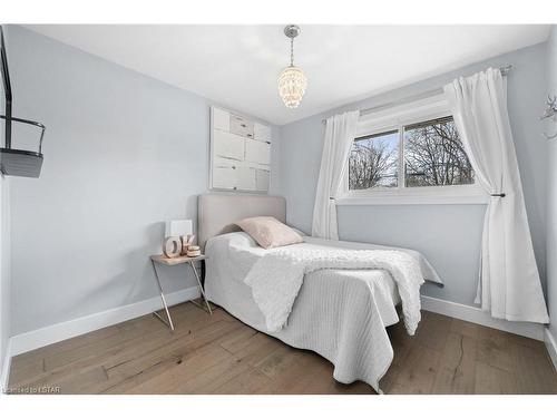 44 Elizabeth Crescent, Belleville, ON - Indoor Photo Showing Bedroom