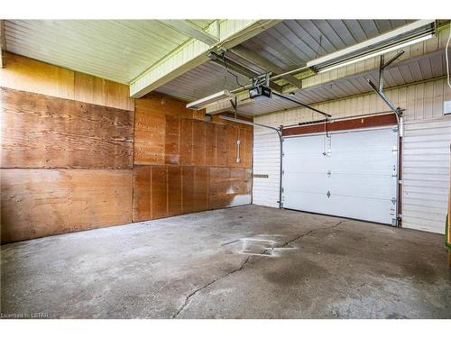 942 Westminster Drive, London, ON - Indoor Photo Showing Garage