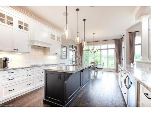 2195 Callingham Drive, London, ON - Indoor Photo Showing Kitchen With Upgraded Kitchen