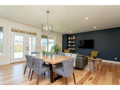 35 Honey Bend, St. Thomas, ON - Indoor Photo Showing Dining Room