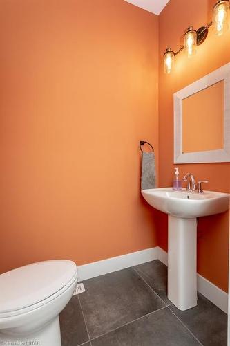 35 Honey Bend, St. Thomas, ON - Indoor Photo Showing Bathroom