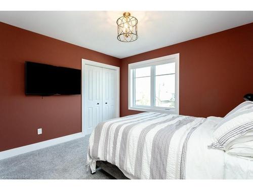 35 Honey Bend, St. Thomas, ON - Indoor Photo Showing Bedroom