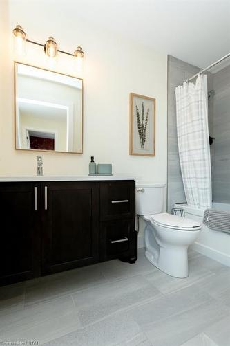 35 Honey Bend, St. Thomas, ON - Indoor Photo Showing Bathroom