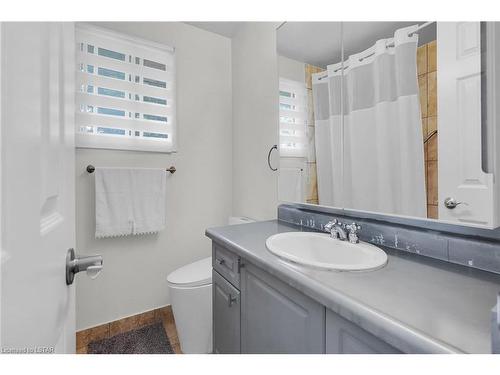 67 Roundhill Court, London, ON - Indoor Photo Showing Bathroom