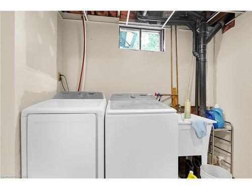 67 Roundhill Court, London, ON - Indoor Photo Showing Laundry Room
