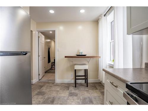 209 Murray St Street, Wallaceburg, ON - Indoor Photo Showing Kitchen