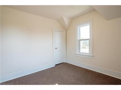 209 Murray St Street, Wallaceburg, ON - Indoor Photo Showing Other Room