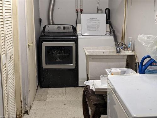 3067 White Oak Road, London, ON - Indoor Photo Showing Laundry Room