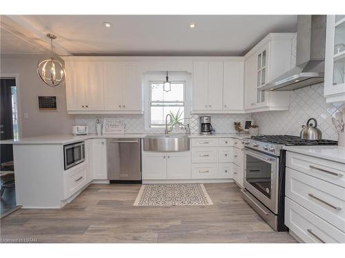 45024 Talbot Line, St. Thomas, ON - Indoor Photo Showing Kitchen With Upgraded Kitchen