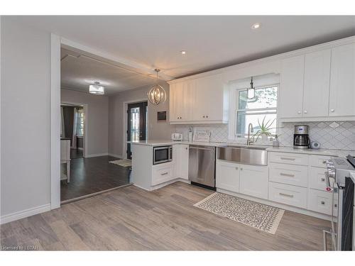 45024 Talbot Line, St. Thomas, ON - Indoor Photo Showing Kitchen