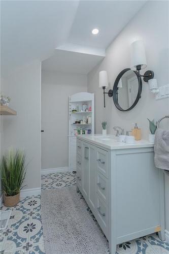 45024 Talbot Line, St. Thomas, ON - Indoor Photo Showing Bathroom