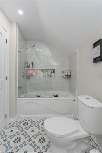45024 Talbot Line, St. Thomas, ON - Indoor Photo Showing Bathroom