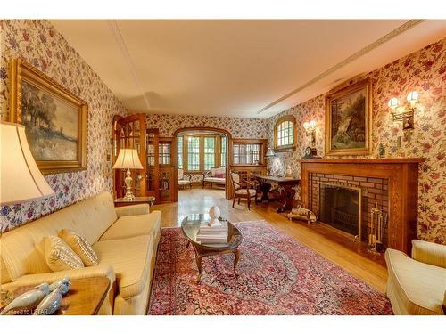 262 Regent Street, London, ON - Indoor Photo Showing Living Room With Fireplace