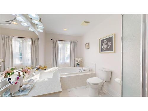 16-519 Riverside Drive, London, ON - Indoor Photo Showing Bathroom