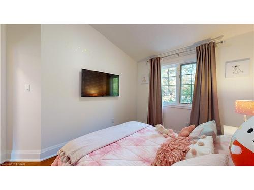 16-519 Riverside Drive, London, ON - Indoor Photo Showing Bedroom
