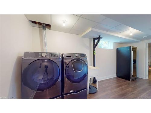 16-519 Riverside Drive, London, ON - Indoor Photo Showing Laundry Room