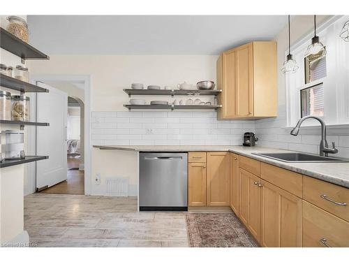 21 Thomas Janes Drive, London, ON - Indoor Photo Showing Kitchen