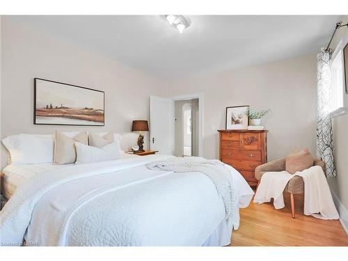 21 Thomas Janes Drive, London, ON - Indoor Photo Showing Bedroom