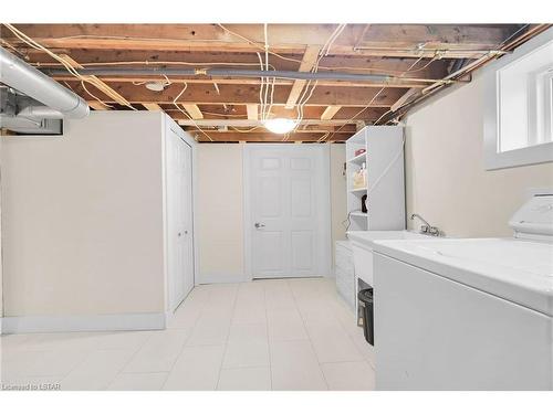 21 Thomas Janes Drive, London, ON - Indoor Photo Showing Laundry Room