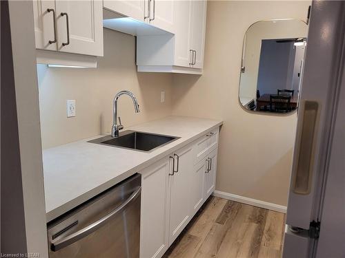 710-986 Huron Street, London, ON - Indoor Photo Showing Kitchen