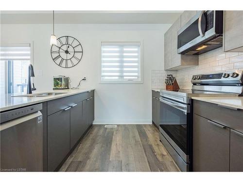 36-1871 Henrica Avenue, London, ON - Indoor Photo Showing Kitchen With Double Sink