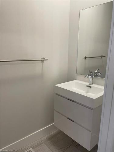 449 Grey Street, London, ON - Indoor Photo Showing Bathroom