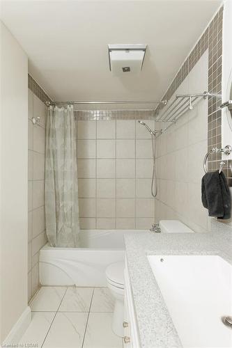 33 Wilson Avenue, London, ON - Indoor Photo Showing Bathroom