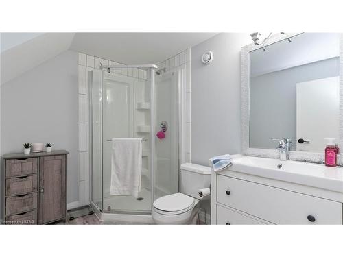 468 Mornington Avenue, London, ON - Indoor Photo Showing Bathroom