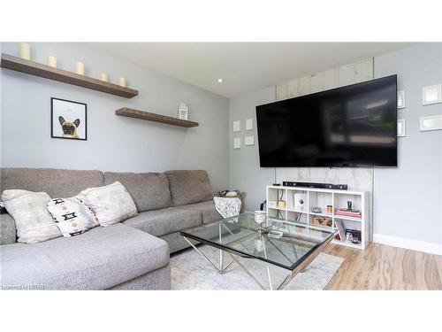 468 Mornington Avenue, London, ON - Indoor Photo Showing Living Room