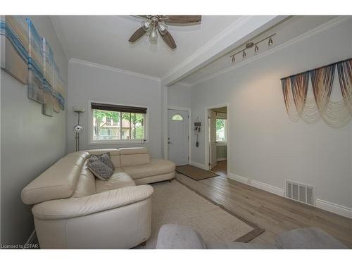 948 Princess Avenue, London, ON - Indoor Photo Showing Living Room