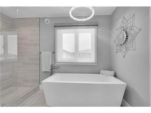 2170 Bakervilla Street, London, ON - Indoor Photo Showing Bathroom