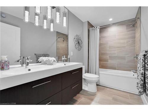 2170 Bakervilla Street, London, ON - Indoor Photo Showing Bathroom