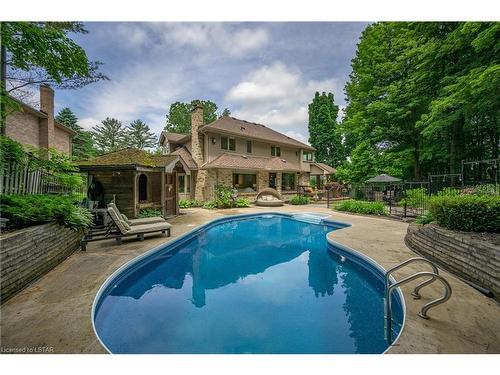 58 Chestnut Court, London, ON - Outdoor With In Ground Pool With Backyard With Exterior