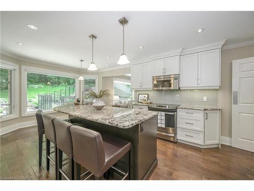 58 Chestnut Court, London, ON - Indoor Photo Showing Kitchen With Stainless Steel Kitchen With Upgraded Kitchen