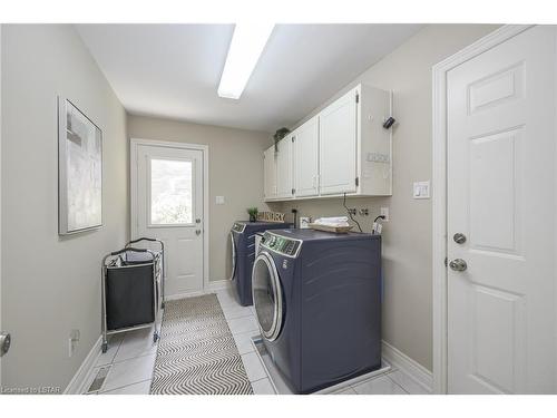 58 Chestnut Court, London, ON - Indoor Photo Showing Laundry Room