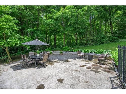 58 Chestnut Court, London, ON - Outdoor With Backyard