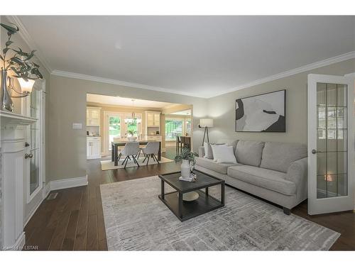 58 Chestnut Court, London, ON - Indoor Photo Showing Living Room