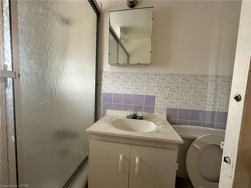 801 Hamilton Road, London, ON - Indoor Photo Showing Bathroom