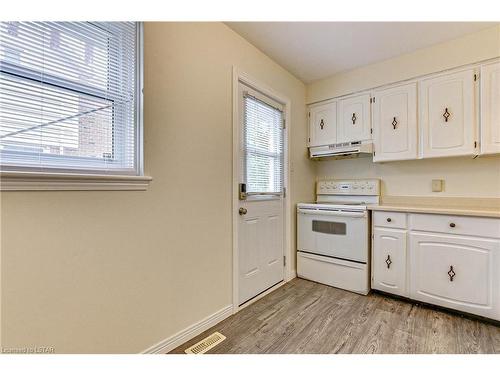 60 Carlyle Drive, Kitchener, ON - Indoor Photo Showing Kitchen
