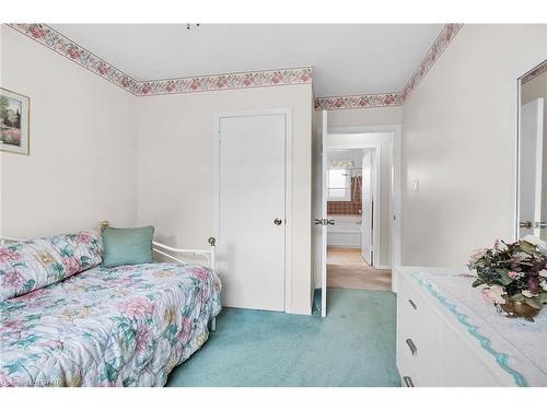 1569 Dale Street, London, ON - Indoor Photo Showing Bedroom