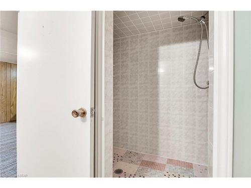 1569 Dale Street, London, ON - Indoor Photo Showing Bathroom
