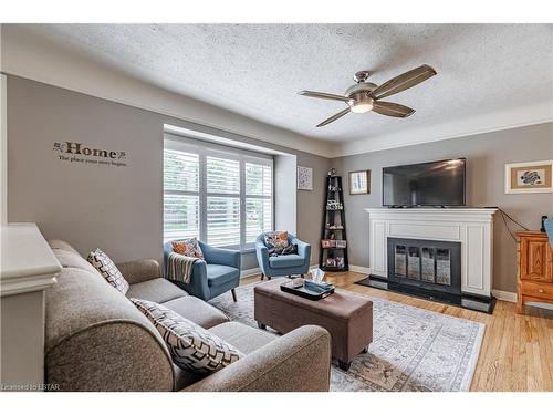 341 Ridgewood Crescent, London, ON - Indoor Photo Showing Living Room With Fireplace