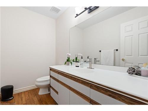 42 Chestnut Hill, London, ON - Indoor Photo Showing Bathroom