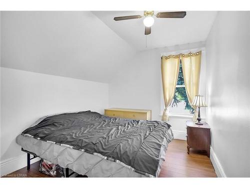 1051 Trafalgar Street, London, ON - Indoor Photo Showing Bedroom